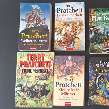 Terry Pratchett-Büchersammlung, 31 Taschenbücher