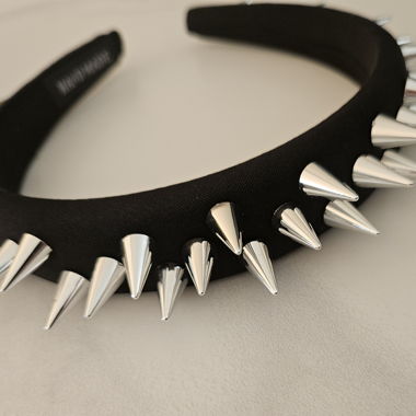 Hairband with studs.
