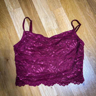 Haut en dentelle bordeaux XS