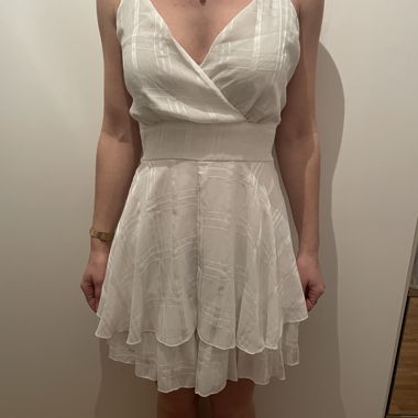 Vestito corto bianco con volant