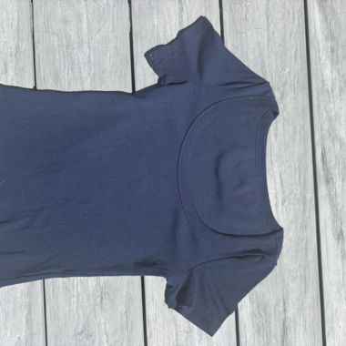 Dunkelblaues T-Shirt