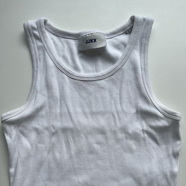 White cropped tanktop
