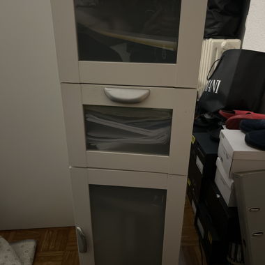 Armoire avec portes en verre