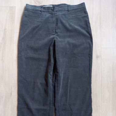 Pantalon gris en velours côtelé