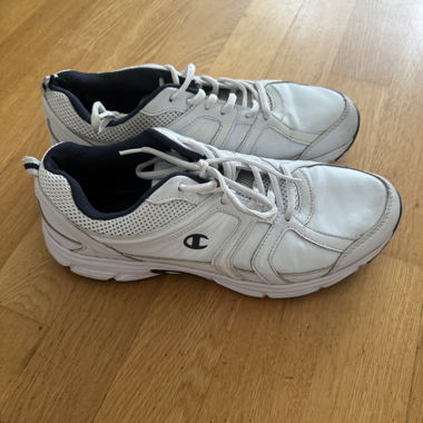 Weisse Champion-Sneakers