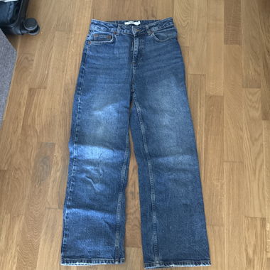 Blue wide-leg jeans
