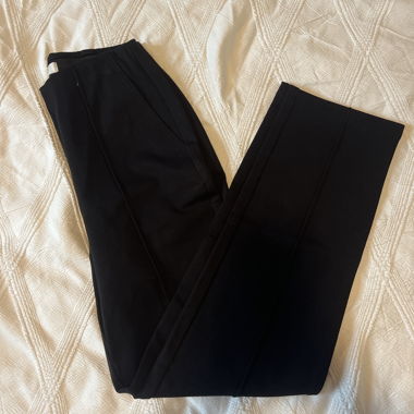 Klassische schwarze Damenhose