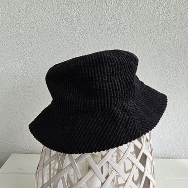 Chapeau bob noir en velours côtelé