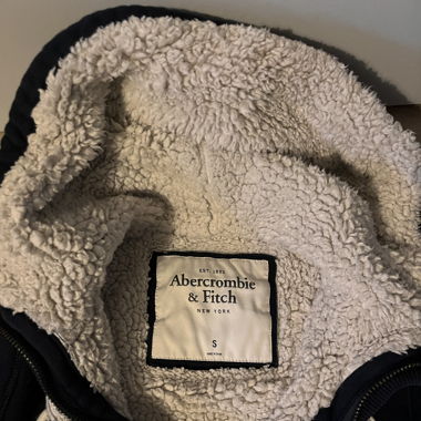 Jaquette Abercrombie super comfy 