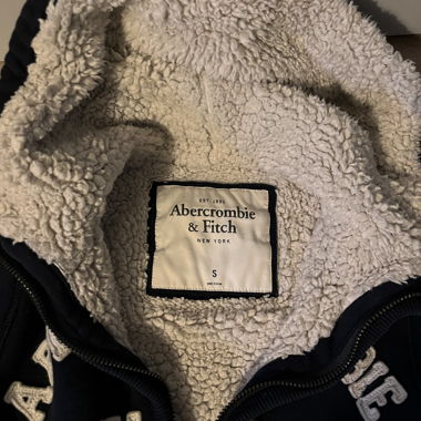 Jaquette Abercrombie super comfy 