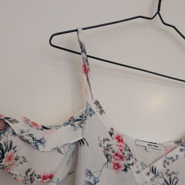 Haut fleuri et légé 