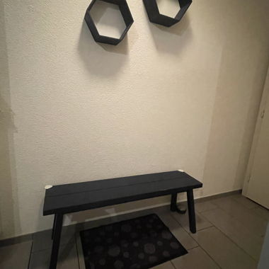 Banc avec deux petites étagères