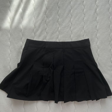 Black pleated skort
