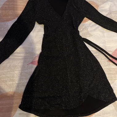 Wickelkleid kurz, schwarz, paillettenbestickt