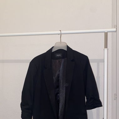 Blazer mit hochgekrempelten Ärmeln