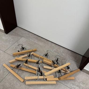 Kleiderbügel aus Holz - 14 Stück