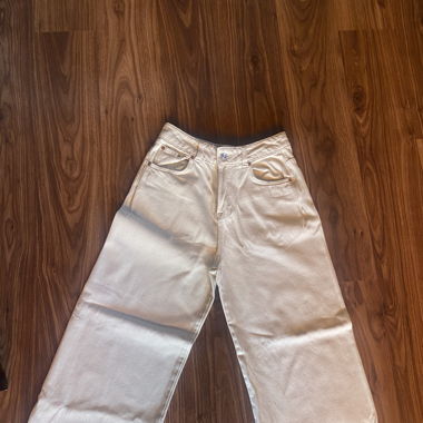 beige Jeans