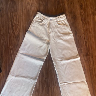 beige Jeans