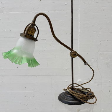 Lampada da tavolo Art Nouveau in ottone e vetro