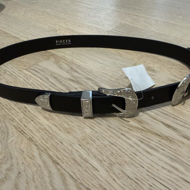 Ceinture noire Pieces
