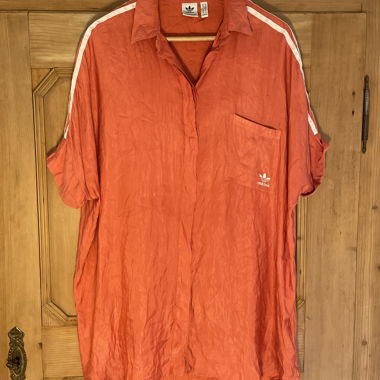 Maglietta Adidas / abito camicia