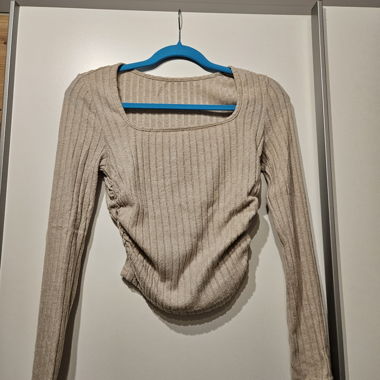 Cropped long-sleeve top