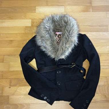 Veste noire pour femme avec col en fausse fourrure
