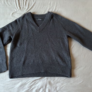 Pullover aus anthrazitgrauem Strick