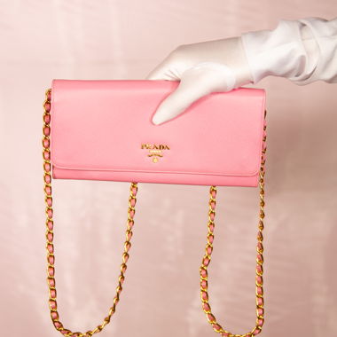 Porte-monnaie Prada avec chaîne