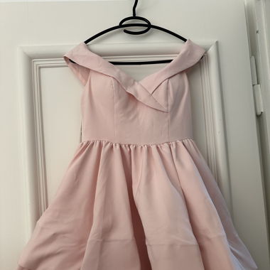 Romantisches Kleid in Rosa