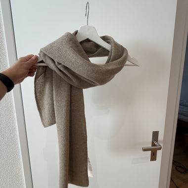 Beige cashmere scarf