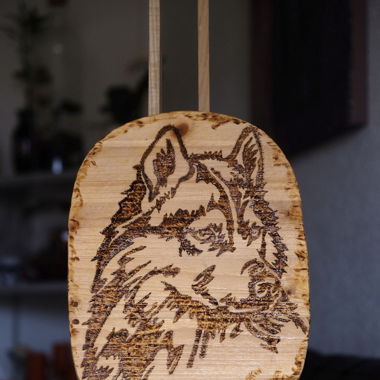Loup sur pyrogravure 
