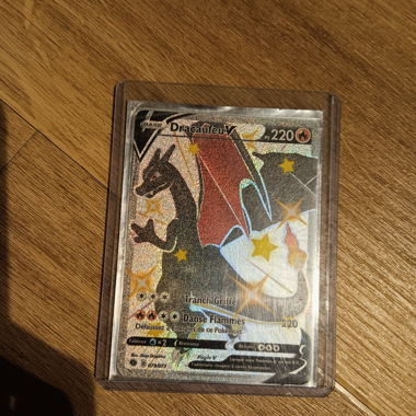Carta Pokémon Charizard V SHINY