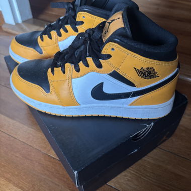 Air Jordan 1 Mid Yellow Toe