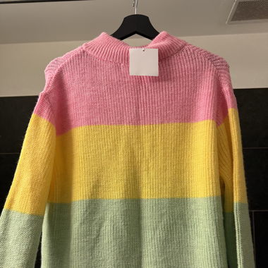 Rainbow pullover 