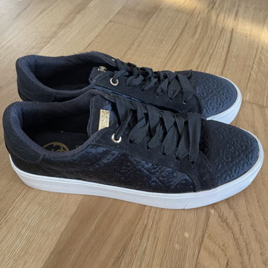 Ultima occasione: Scarpe Guess da donna