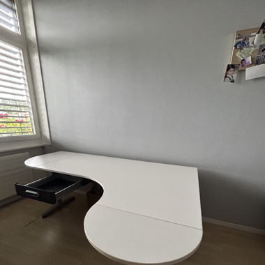 Bureau élégant et spacieux 