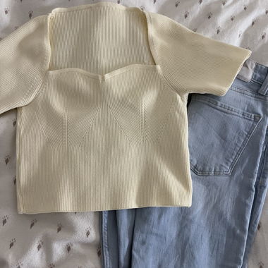 Top giallo chiaro