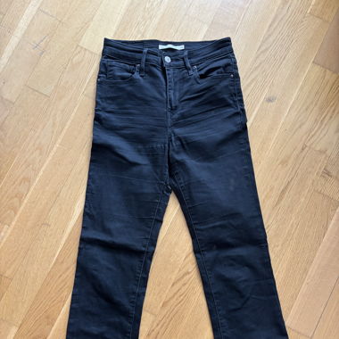 schwarze Levi’s Jean straight fit