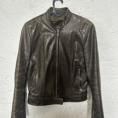 Brown fitted leather jacket