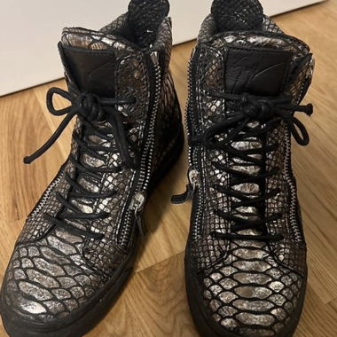 Black Sneakers Size 37