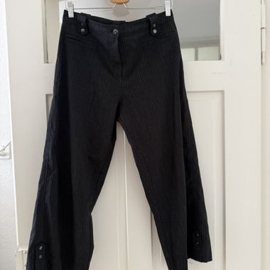 three-quarter trousers