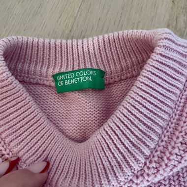 Pink knit sleeveless top