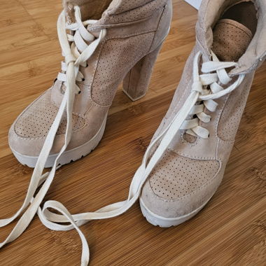 Bottines à talon haut beige-rose