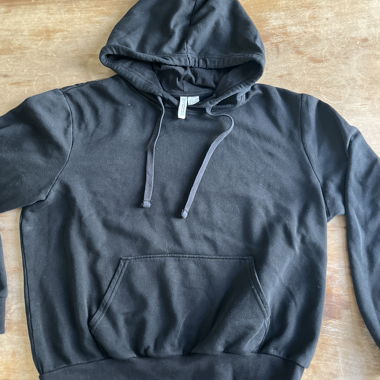 Schwarzer Hoodie