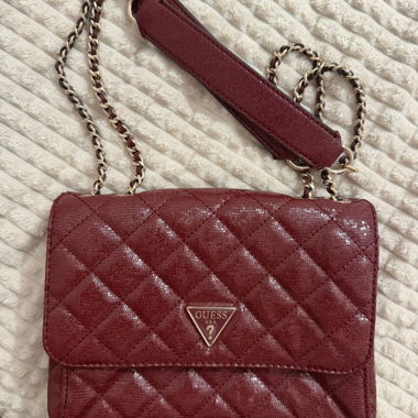 Borsa a tracolla GUESS bordeaux