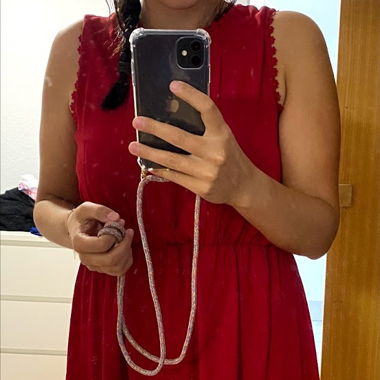 Rotes Kleid für Sommerabende