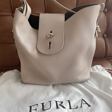 Borsa a secchiello Furla in pelle rosa