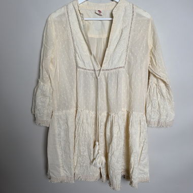 Cremefarbene Boho-Spitzentunika-Bluse