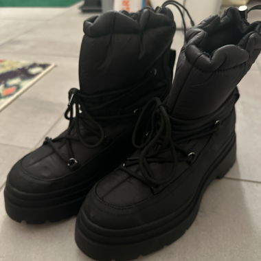 Black winter boots with thick sole